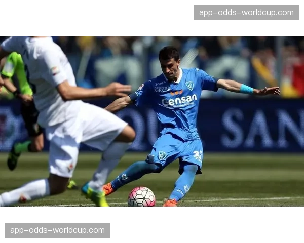 现场:暴雨导致乌迪内斯对阵恩波利比赛中断半小时,场地积水严重 现场:暴雨导致乌迪内斯对阵恩波利比赛中断半小时,场地积水严重